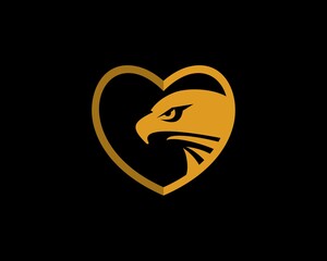 Fototapeta premium Eagle head majestic inside the love shape