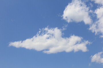 爽やかな青空と白い雲