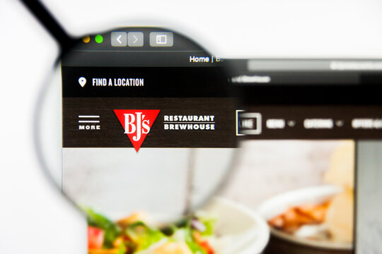Richmond, Virginia, USA - 9 May 2019: Illustrative Editorial of BJs Restaurants Inc website homepage. BJs Restaurants Inc logo visible on display screen.