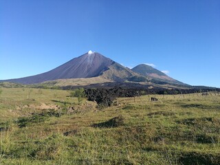 Fototapeta na wymiar Vista del volcán de Pacaya