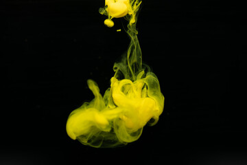 水に溶けるインク　黄