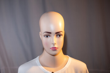 A series of photography lighting learning using Mannequin heads and different lighting settings. The image contains selective focus, blur and low speed and freeze effects
