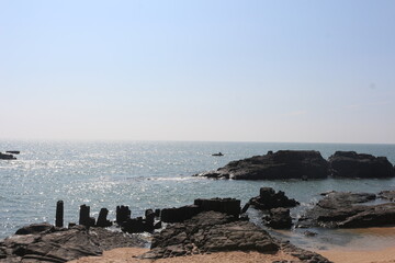 sea and rocks