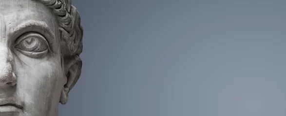 Crédence de cuisine en verre imprimé Rome Bannière avec tête de Roman Nobel Man comme statue antique en marbre isolée sur fond dégradé gris et bleu avec espace de copie pour le texte, Rome, Italie.