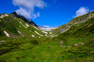 Fototapeta premium Il Passo della Novena (Nüfenen) avvolto dalla nebbia del mattino. Alpi Svizzere