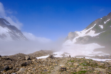 Verso il Passo Gries avvolto nella nebbia, Alpi Lepontine, Svizzera