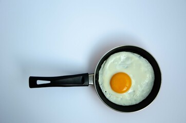 A small frying pan with a fried egg on top
