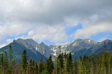 A mountain view with mountain peaks seen from the green trail to the Rusinowa glade (Rusinowa Polana) on Tatra mountains, Poland © PaulSat