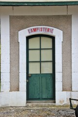 Porte de la lampisterie.