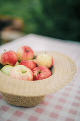 Delicious apples
