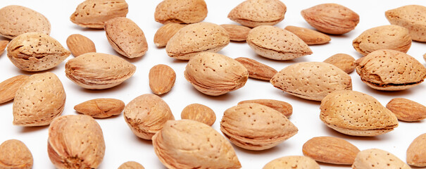 Mandeln mit und ohne Schale