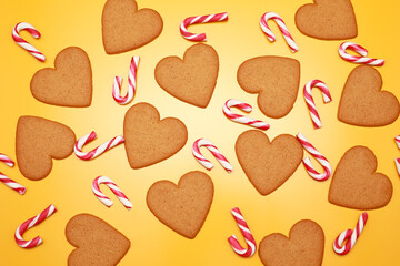 Close up view from the top at ginger cookie and lollypop candy isolated on color background