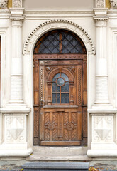Fototapeta na wymiar vintage wooden door