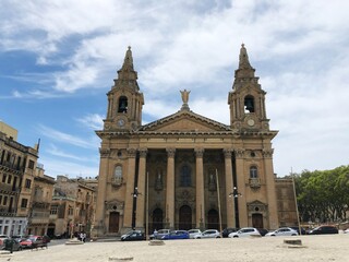Fototapeta na wymiar Islands European country Malta. Capital city Valetta, beautiful medieval arcitecture