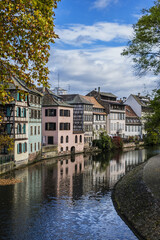 Obraz premium Nice houses in Petite-France (Little France) and River Ill in Strasbourg. Petite-France is an historic area in the center of Strasbourg. Alsace, France.