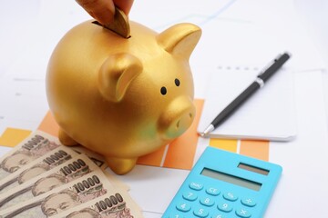 貯金箱とグラフ