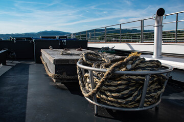 Obraz premium Stern of cruise ship showcasing nautical equipment in the winter harbour
