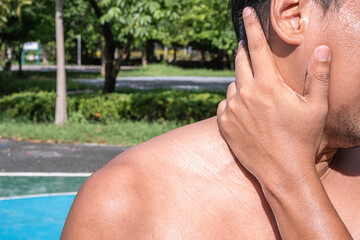 The hand grips the neck that inflammation from a sports injury.