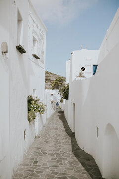 Fototapeta street in white greek village