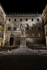 Piazza Salimbeni a Siena
