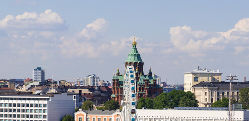 paseo por la ciudad de Helsinki capital de Finlandia haciendo paradas en las atracciones turísticas mas importantes 