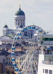 paseo por la ciudad de Helsinki capital de Finlandia haciendo paradas en las atracciones...