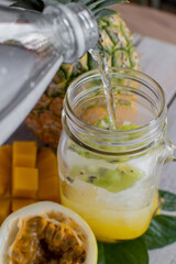 Soda Natural amarilla con maracuya