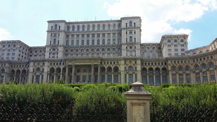 Obraz premium Palace of the Parliament or People's House in Bucharest, Romania. It is the world's largest civilian administrative building.