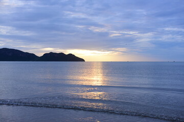 Fototapeta premium The sunrise view against the golden yellow sky