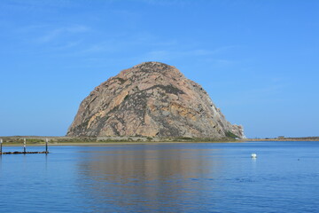 Fototapeta na wymiar rock in the bay