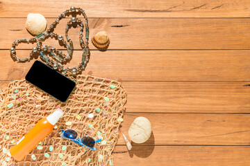 Beach objects on wooden boards.