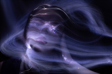 	
lightpainting portrait, new art direction, long exposure photo without photoshop, light drawing at long exposure	
