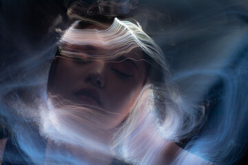 	
lightpainting portrait, new art direction, long exposure photo without photoshop, light drawing at long exposure	
