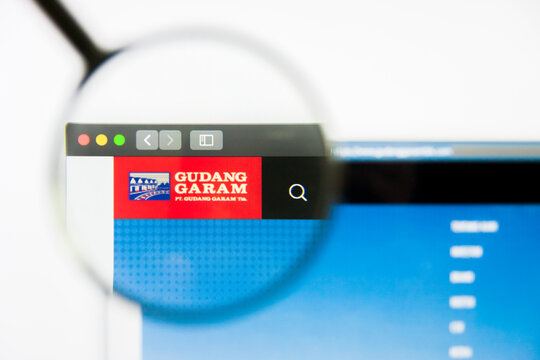 Los Angeles, California, USA - 8 April 2019: Illustrative Editorial of Gudang Garam website homepage. Gudang Garam logo visible on display screen.