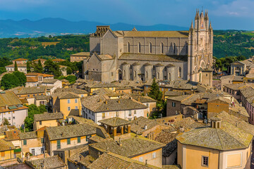 Fototapeta na wymiar The cathedral dominates the skyline in Orvieto, Italy in summer
