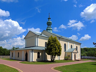 wybudowany w 1872 roku kosciol katolicki pod wezwaniem swietej marii magdaleny i swietego kazimierza w miejscowosci szydlowo na mazowszu w polsce © Jacek Sakowicz