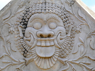 face statue negative