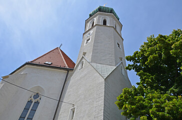 Obraz premium Pfarrkirche Heilig Kreuz im Heurigendorf Grinzing, Wien