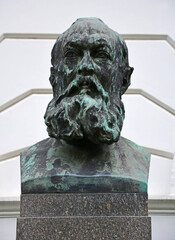 Büste von Ferdinand Hochstetter im Resselpark, Wien