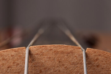 Struny skrzypiec. Instrument muzyczny. © Anna