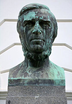 B&uuml;ste von Anton Schr&ouml;tter von Kristelli im Resselpark, Wien