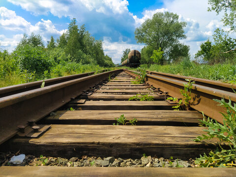 image of railroad tracks