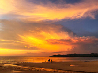Naklejka premium Panoramic view of sunset at Karon beach in Phuket, Thailand