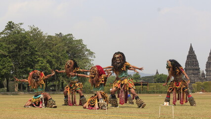 gedruk the traditional Javanese dance 