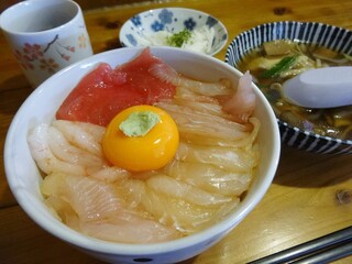 ヒラメの漬け丼、青森県八戸市にて/Flat fish donburi at Hachinohe Aomori, Japan