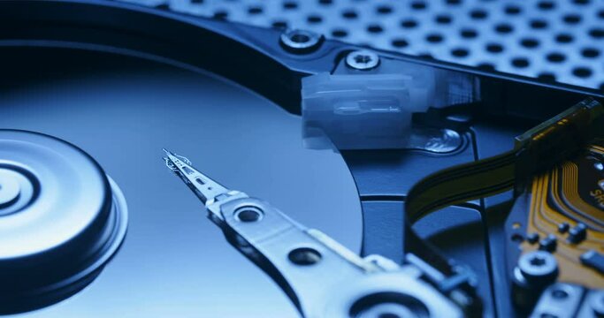 Magnetic head reads data from a hard drive and parks as the drive spins down.