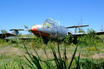 an old damaged military helicopter
