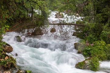 Regen und viel Wasser am Gollinger Wasserfall, Salzburger Land, Österreich