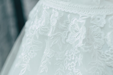 Fototapeta na wymiar Close up sur de la dentelle fine sur une robe de mariée