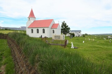 Die schöne Dorfkirche von Glaumbaer, die sich direkt neben dem gleichnamigen Museumsdorf befindet...